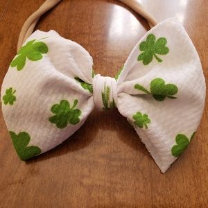 St. Patrick's Day hair bow 🍀🌈💚